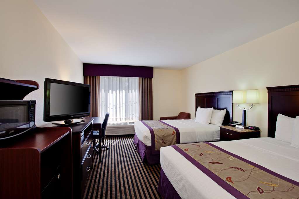 La Quinta By Wyndham Ne Long Beach/Cypress Hawaiian Gardens Oda fotoğraf